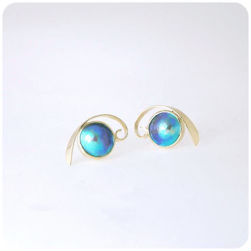 Bleu pearl gold earrings by Jewel Beetle