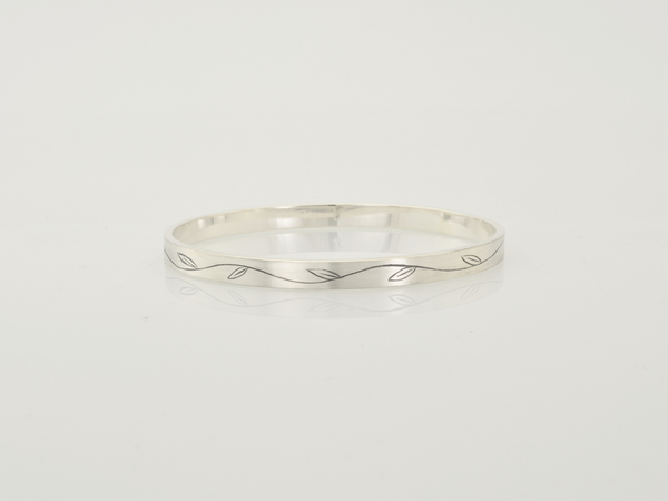 bangle silver with engraved leaf design