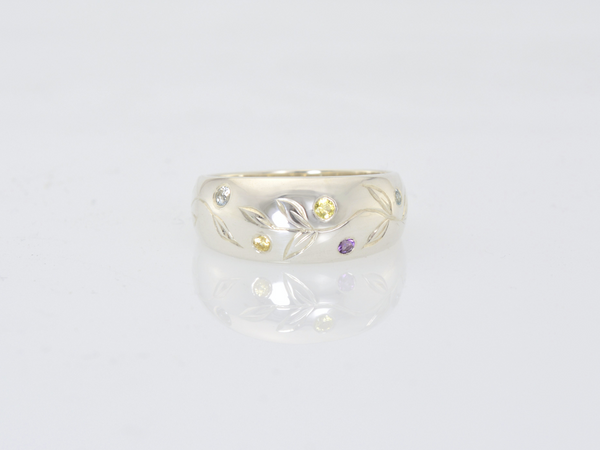 Engraved leaf ring with gemstones