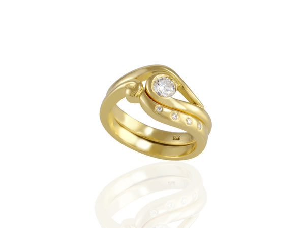 18ct gold San Jose with a fitted wedding band to match