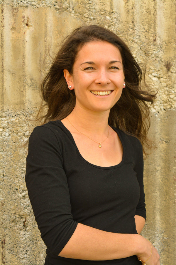 Ladybird earrings gold on model