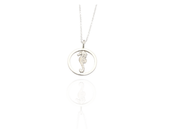 seahorse circle pendant in silver