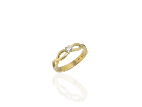 Gold celtic Cork ring with diamond
