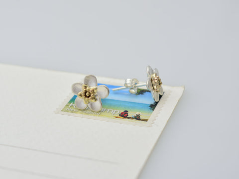 manuka stud earrings silver and gold on size smaple
